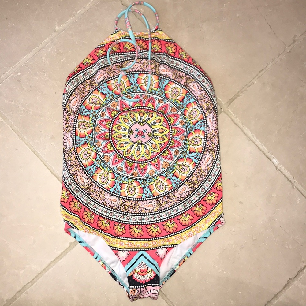 Open back tapestry pattern bikini